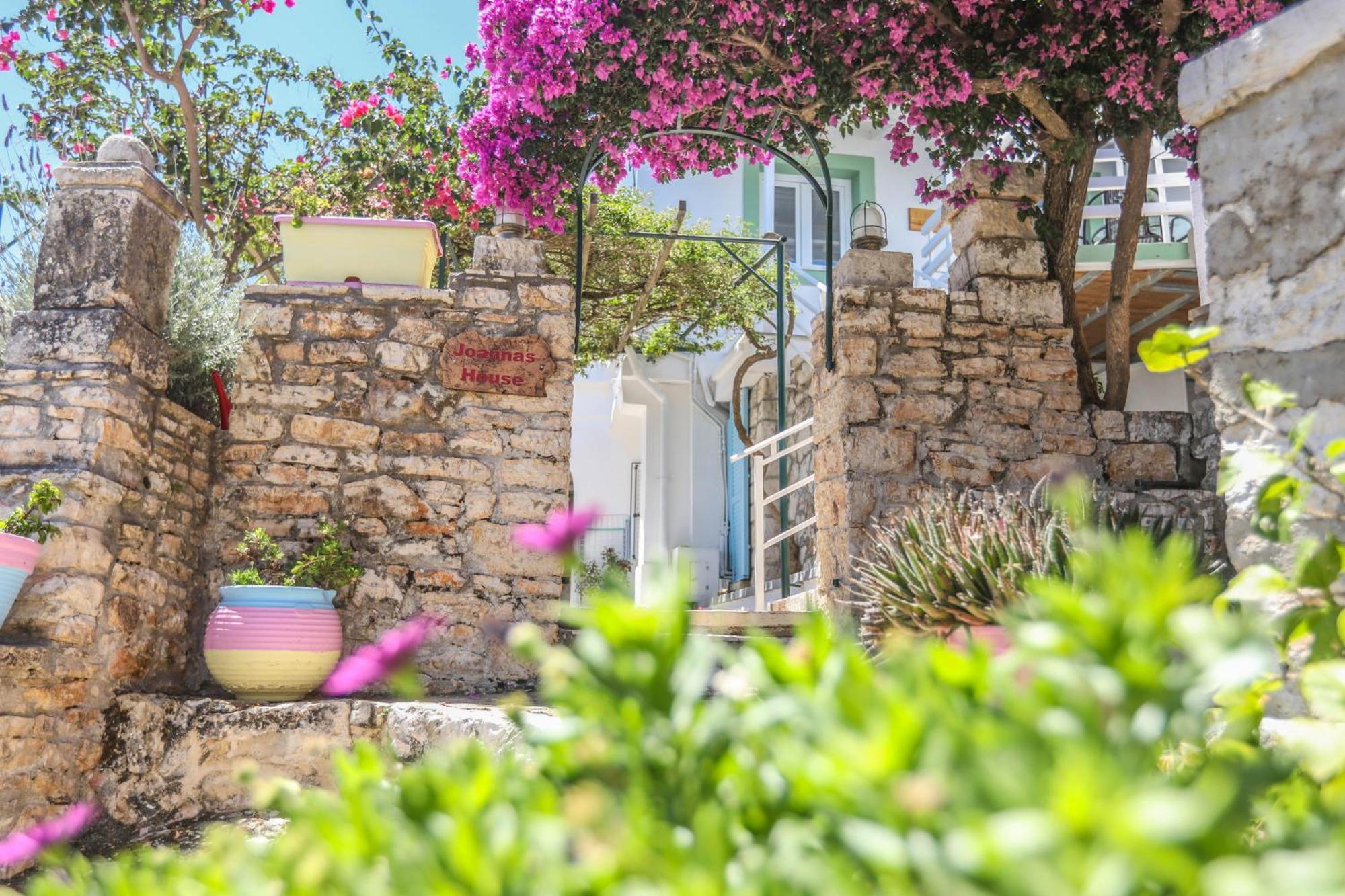 Joannas Sea-View Stone House Apartment Katavolos ภายนอก รูปภาพ